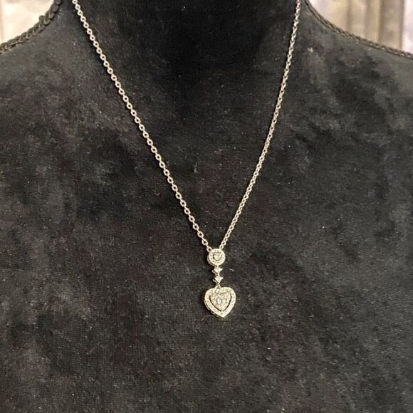 The loving heart pendant necklace in 925 silver and lab created diamonds. - Picture 12 of 12